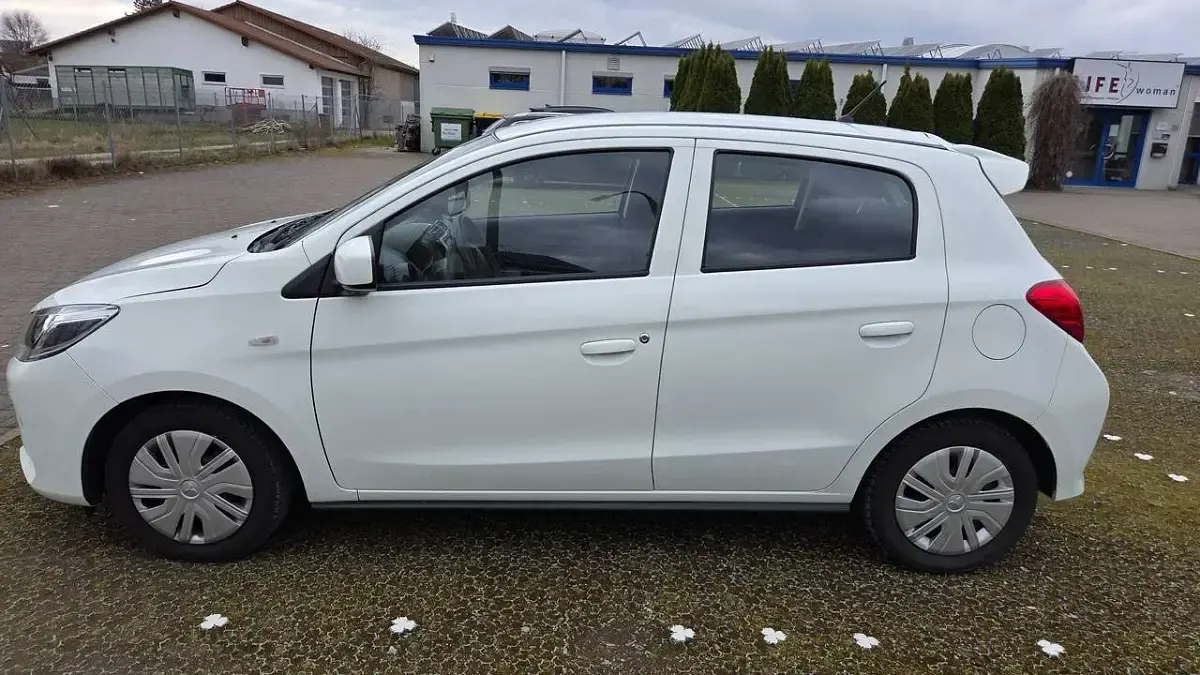 Gebraucht Mitsubishi Space Star Select 71 PS (52 kW) 2022 Weiß Kleinwagen