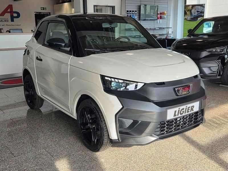 Ny Ligier JS50 2026 Vit Halvkombi