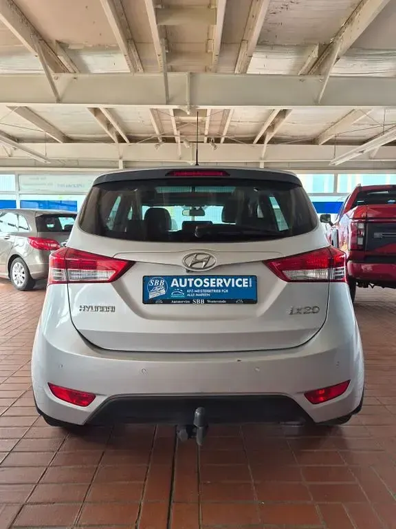 Gebraucht Hyundai ix20 Style 125 PS (91 kW) 2016 Silber Kleinwagen