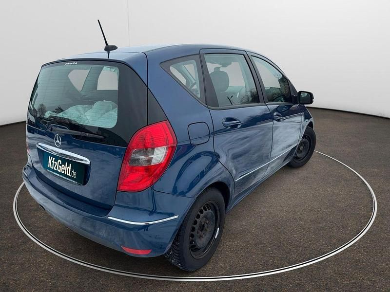 Gebraucht Mercedes A180 116 PS (85 kW) 2010 Blau Limousine