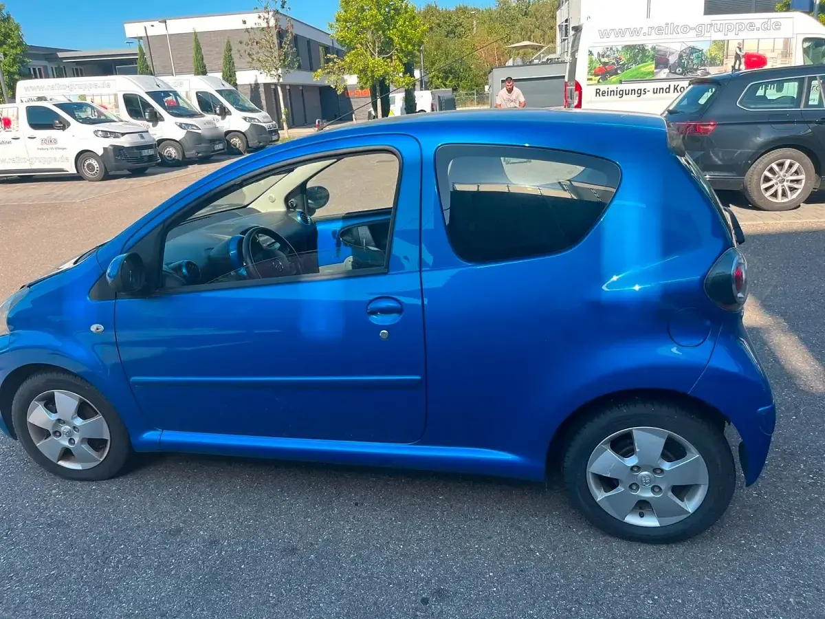 Gebraucht Toyota Aygo 68 PS (50 kW) 2009 Blau Kleinwagen
