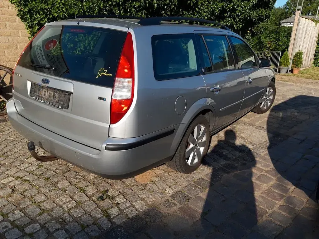 Gebraucht Ford Mondeo Ghia 131 PS (96 kW) 2004 Silber Limousine