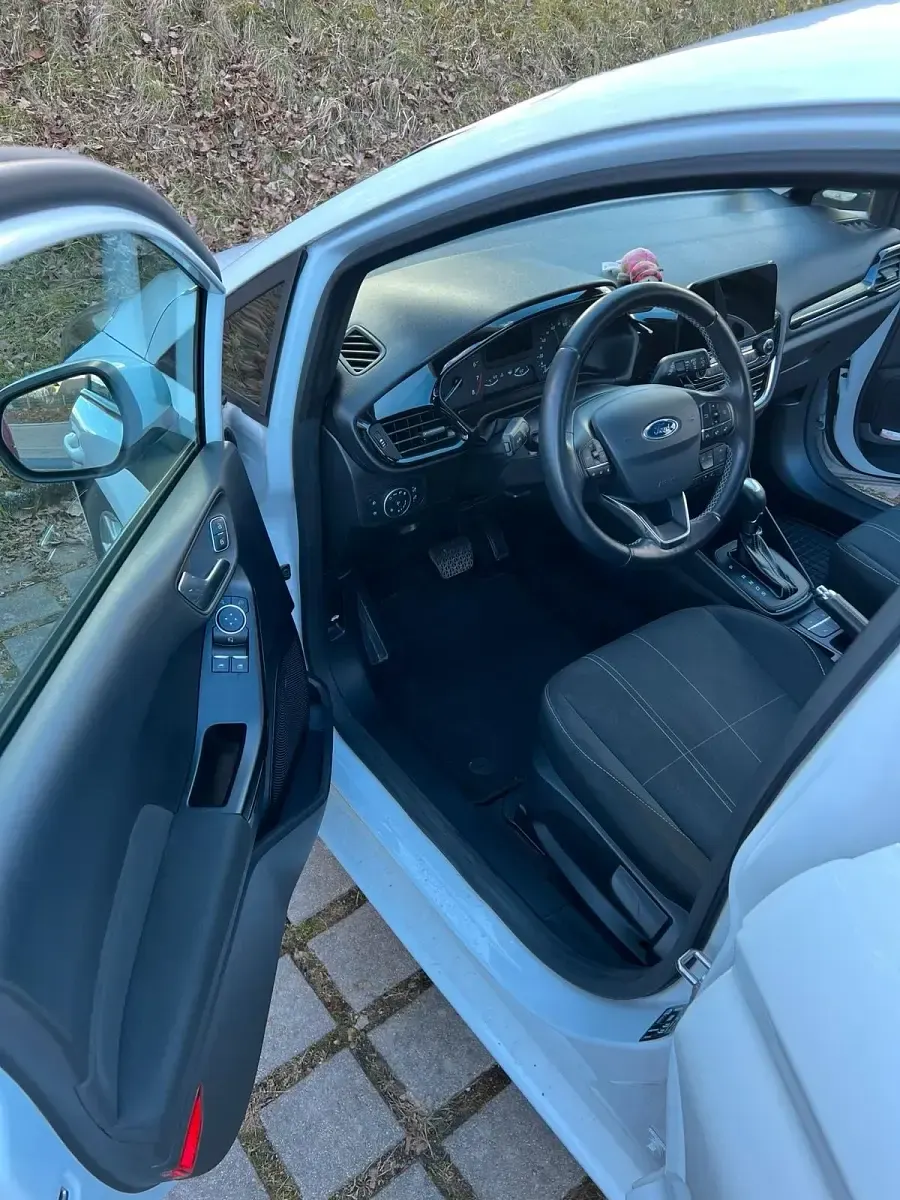 Gebraucht Ford Fiesta 101 PS (74 kW) 2017 Weiß Kleinwagen