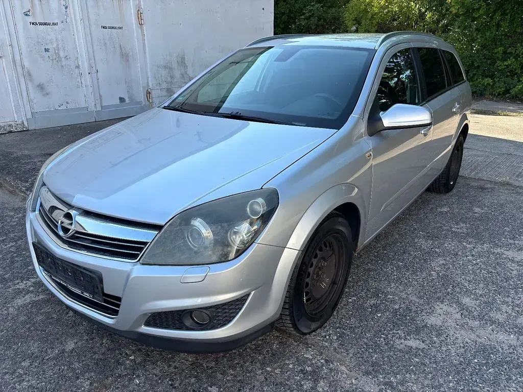 Gebraucht Opel Astra Innovation 116 PS (85 kW) 2008 Silber Limousine