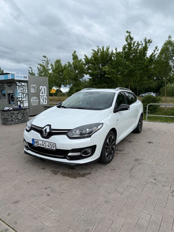 Weiß Gebraucht 2016 Renault Mégane III Bose Edition Limousine | 9.900 € (Fairer Preis) - Bild 1/4