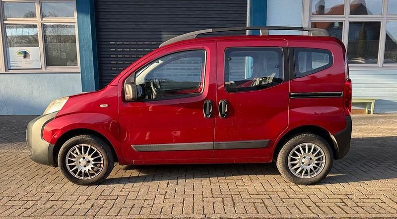 Gebraucht Peugeot Bipper Basis 73 PS (53 kW) 2010 Rot Van / Kleinbus