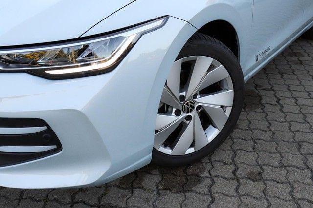 Gebraucht VW Golf VIII Life 116 PS (85 kW) 2025 Crystal ice blue (blau) Limousine