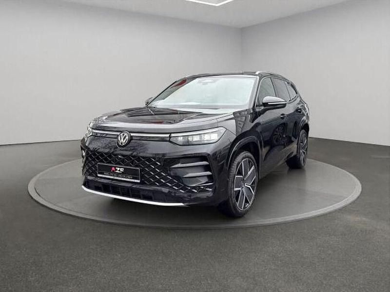 Neu VW Tayron R-line 193 PS (141 kW) 2026 Grenadillschwarz metallic SUV