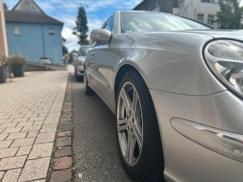 Gebraucht Mercedes E320 224 PS (164 kW) 2002 Silber Limousine