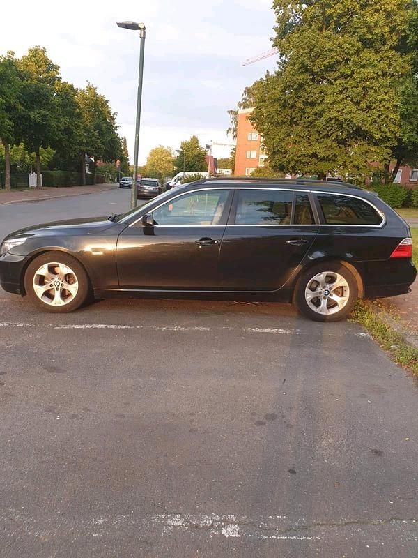 Gebraucht BMW 525 197 PS (144 kW) 2007 Schwarz Kombi