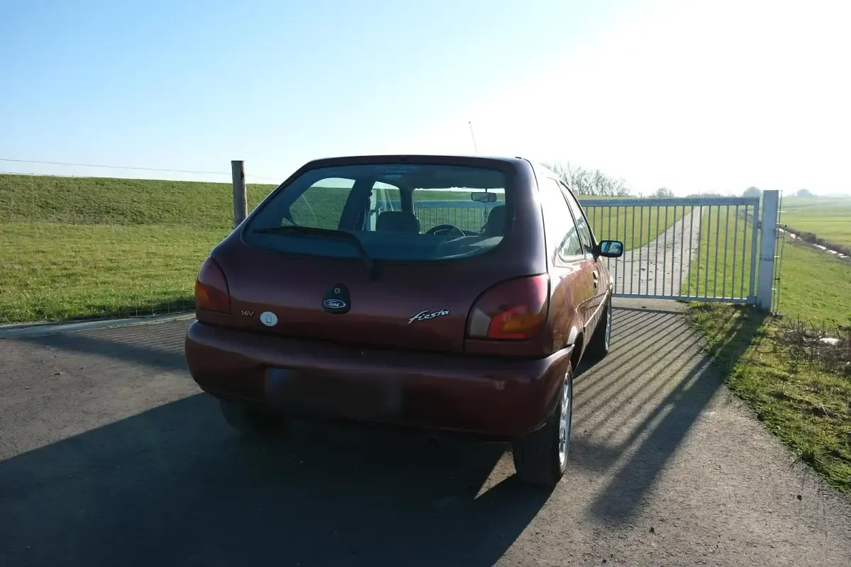 Gebraucht Ford Fiesta 60 PS (44 kW) 1997 Rot Kleinwagen
