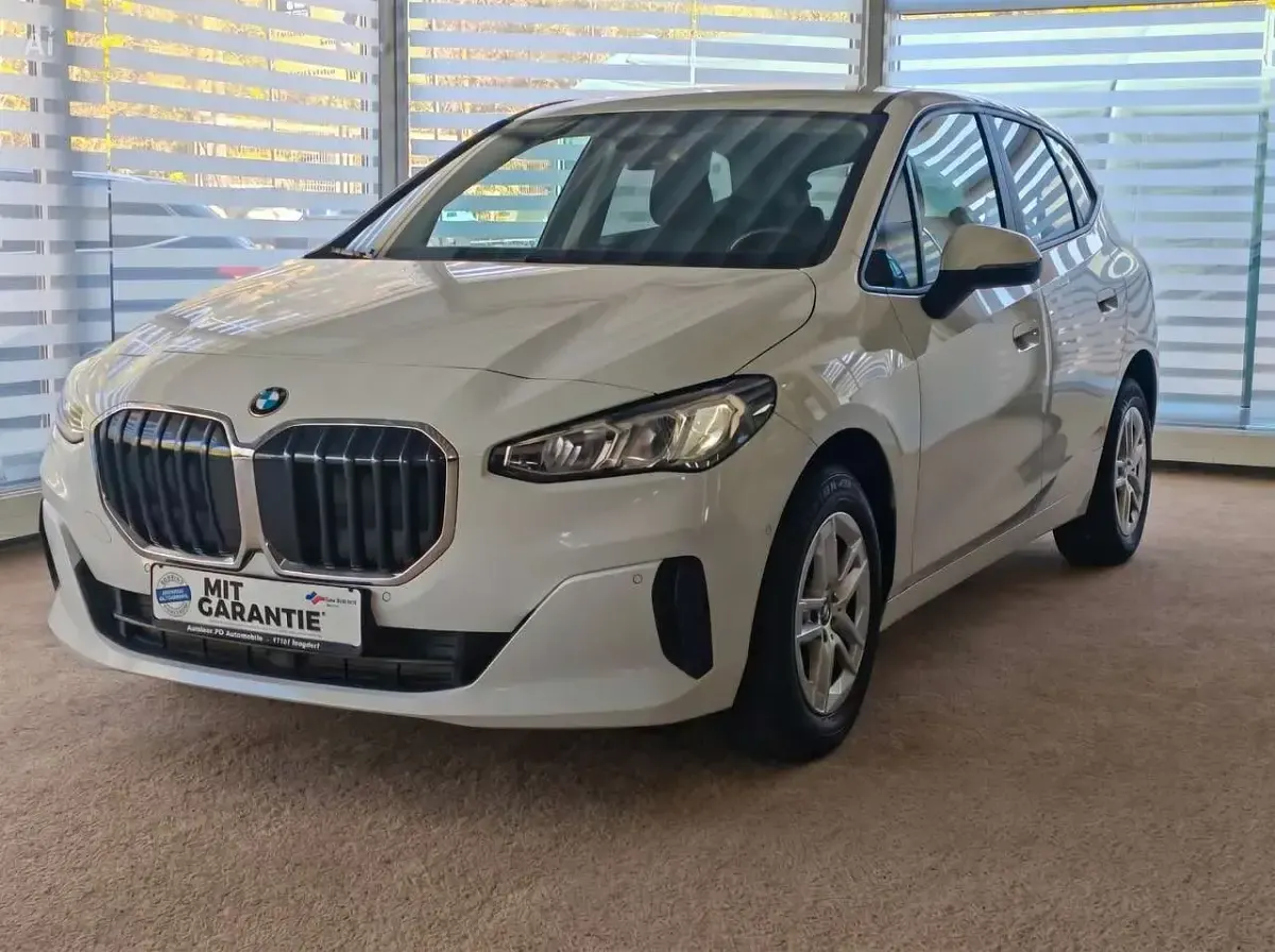 Gebraucht BMW 218 Active Tourer 150 PS (110 kW) 2023 Weiß Van / Kleinbus
