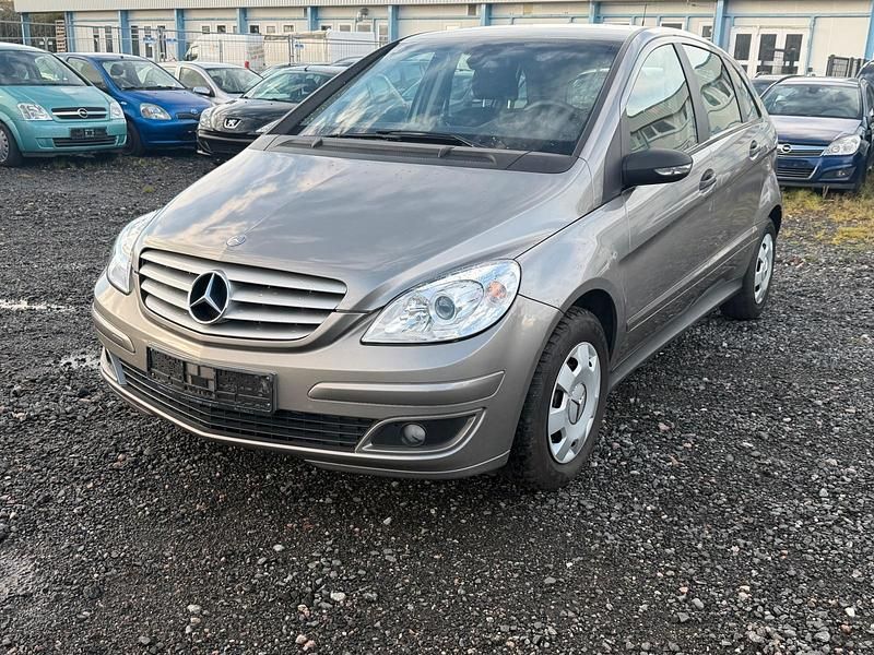 Grau Gebraucht 2006 Mercedes B150 Van / Kleinbus | 3.990 € (Fairer Preis) - Bild 1/4