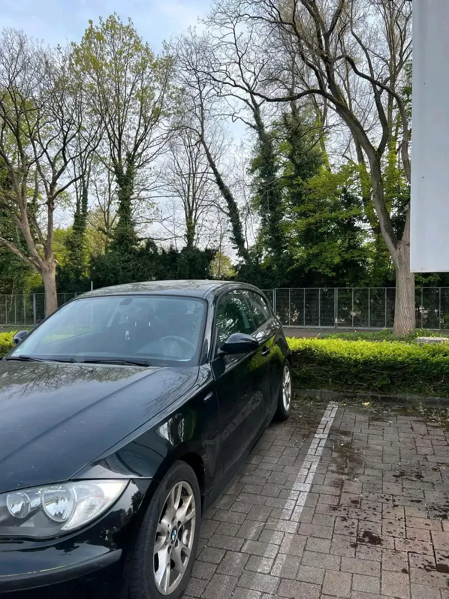 Gebraucht BMW 116 122 PS (89 kW) 2010 Schwarz Kleinwagen
