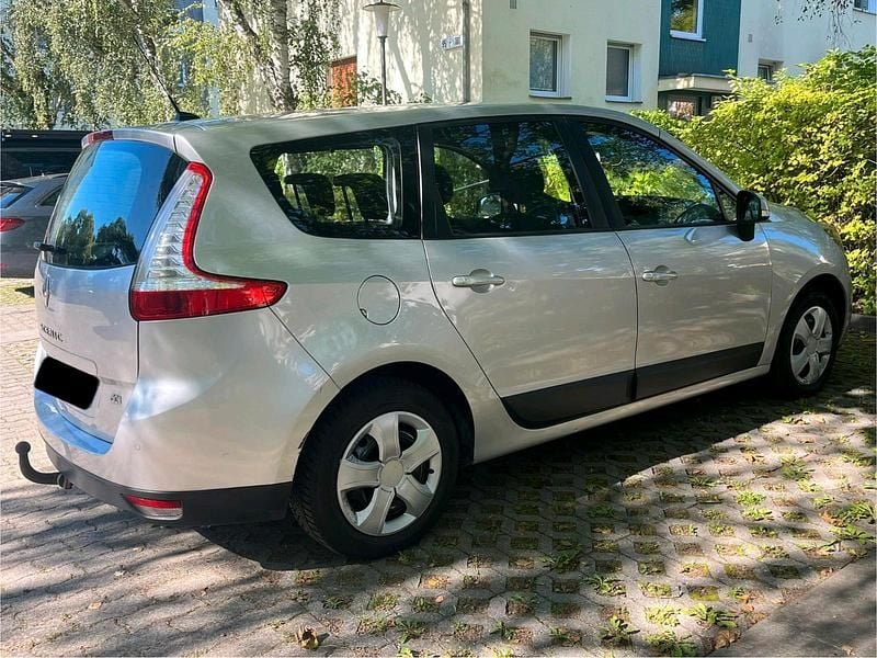 Grau Gebraucht 2012 Renault Scénic III Van / Kleinbus | 3.450 € (Superpreis) - Bild 1/4