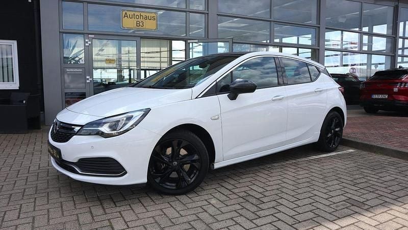 Weiß Gebraucht 2018 Opel Astra OPC Limousine | 12.921 € (Fairer Preis) - Bild 1/4