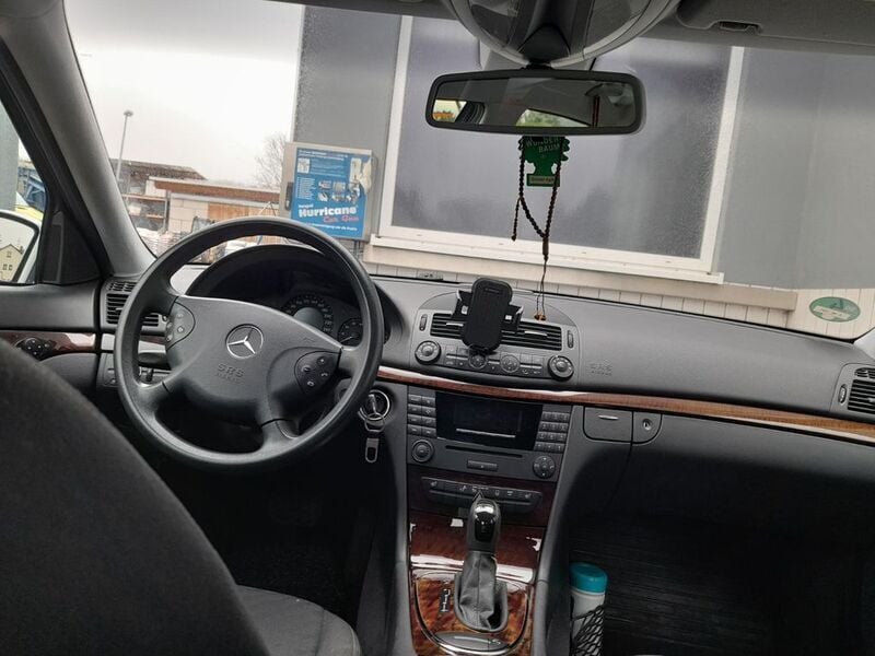 Gebraucht Mercedes E200 Classic 163 PS (119 kW) 2005 Silber Limousine