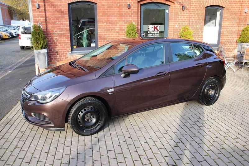 Gebraucht Opel Astra Edition 105 PS (77 kW) 2016 Braun Limousine