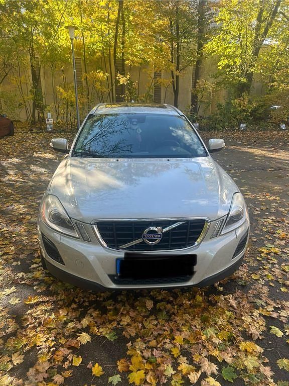 Silber Gebraucht 2011 Volvo XC60 Momentum SUV | 9.500 € (Guter Preis) - Bild 1/4