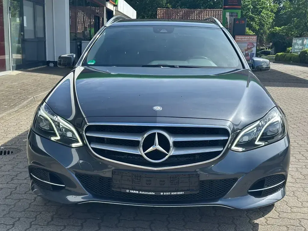 Gebraucht Mercedes E220 170 PS (125 kW) 2013 Grau Limousine
