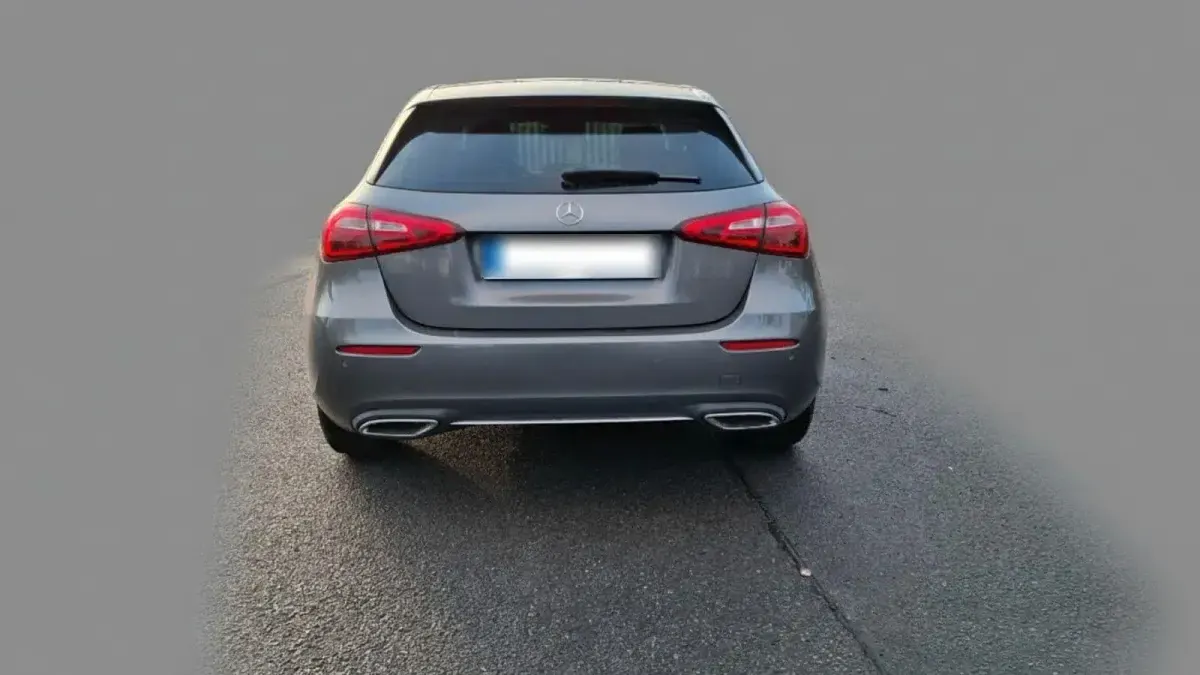 Gebraucht Mercedes A200 163 PS (119 kW) 2020 Grau Limousine