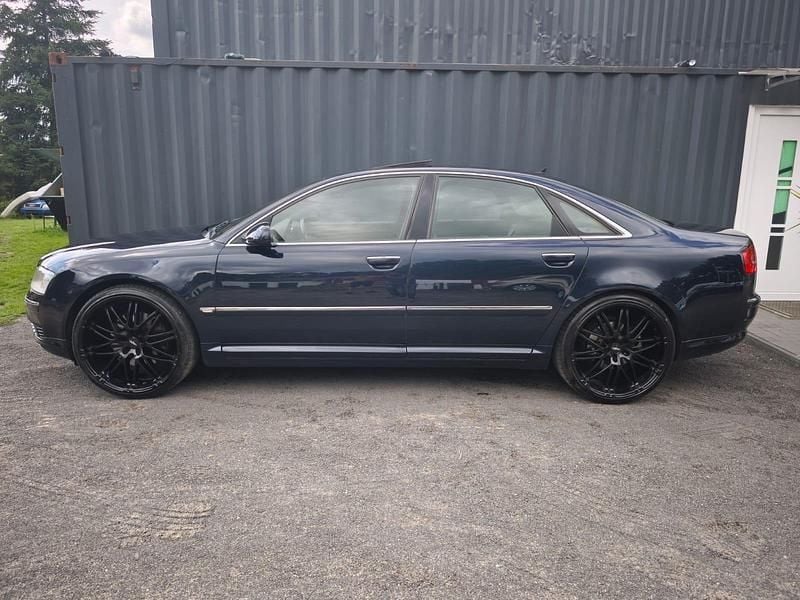 Schwarz Gebraucht 2003 Audi A8 Limousine | 7.995 € (Etwas zu teuer) - Bild 1/4
