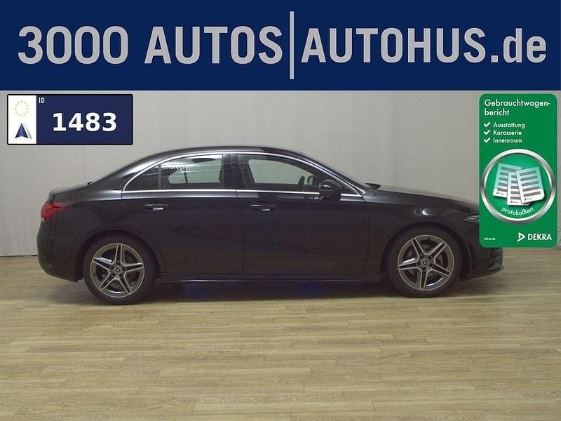 Schwarz Gebraucht 2022 Mercedes A200 AMG line Limousine | 25.480 € (Guter Preis) - Bild 1/4