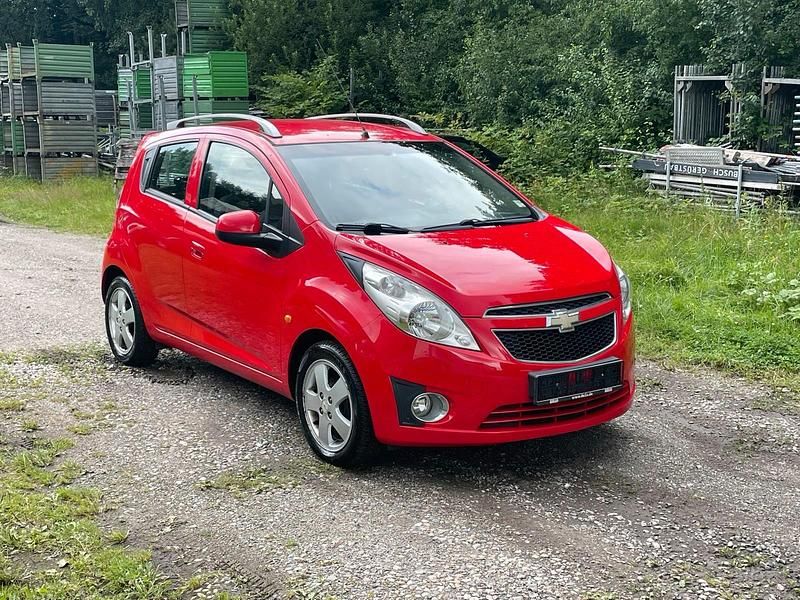 Rot Gebraucht 2011 Chevrolet Spark LT Kleinwagen | 3.450 € (Etwas zu teuer) - Bild 1/4