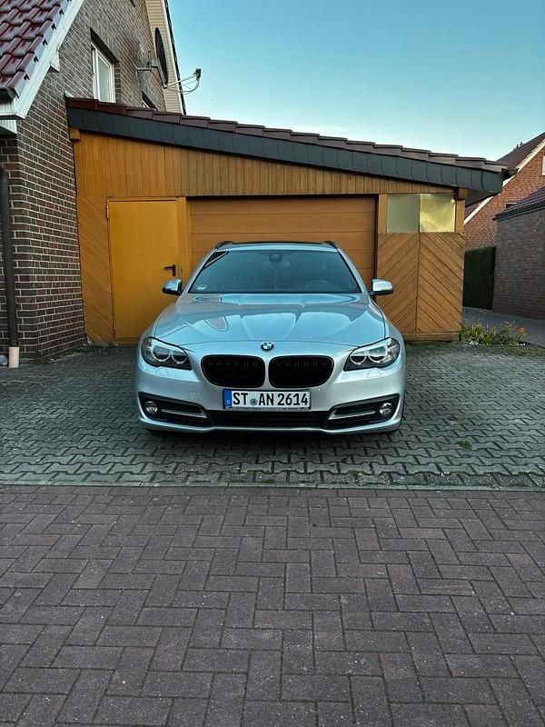 Silber Gebraucht 2014 BMW 520 Sport Line Kombi | 13.000 € (Fairer Preis) - Bild 1/4