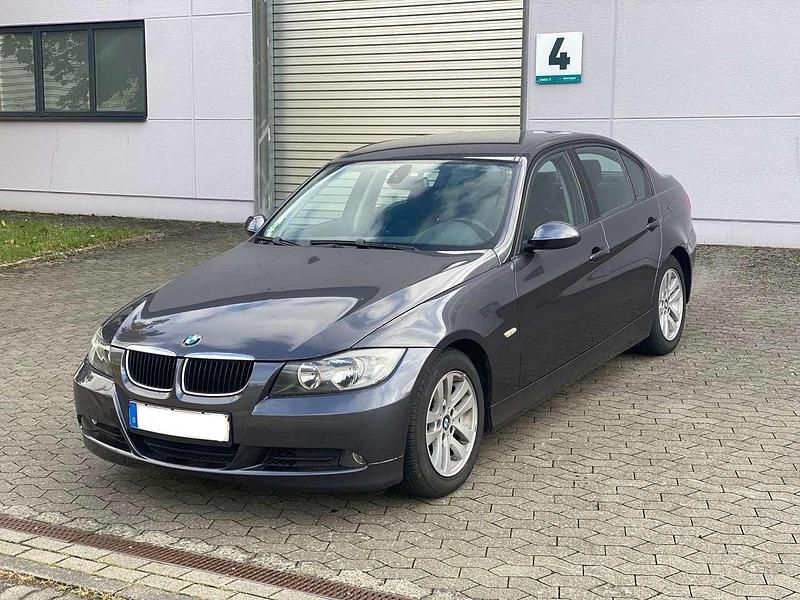 Grau Gebraucht 2008 BMW 318 Advantage Limousine | 5.999 € (Fairer Preis) - Bild 1/4
