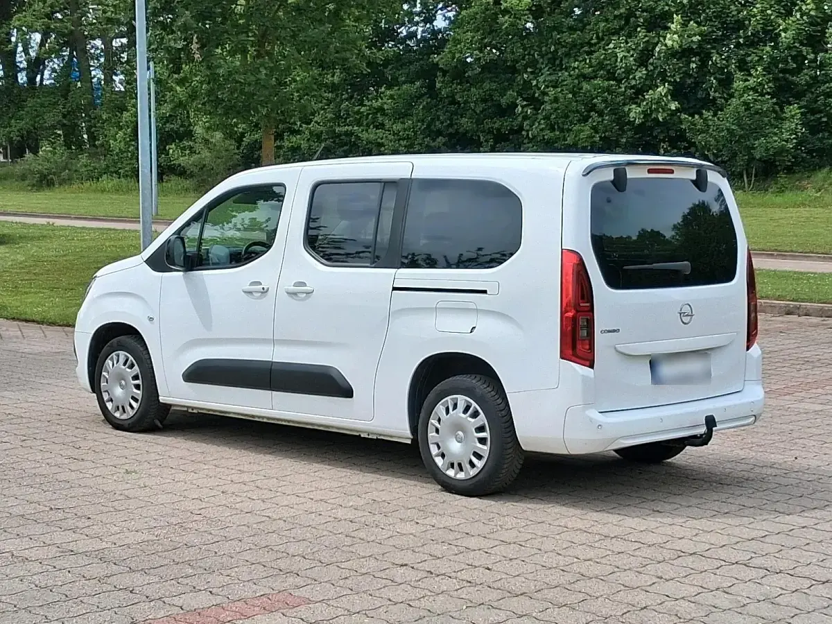 Gebraucht Opel Combo Elegance 131 PS (96 kW) 2022 Weiß Van / Kleinbus