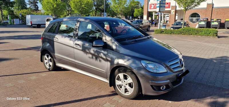 Grau Gebraucht 2009 Mercedes B200 Van / Kleinbus | 3.500 € (Guter Preis) - Bild 1/4