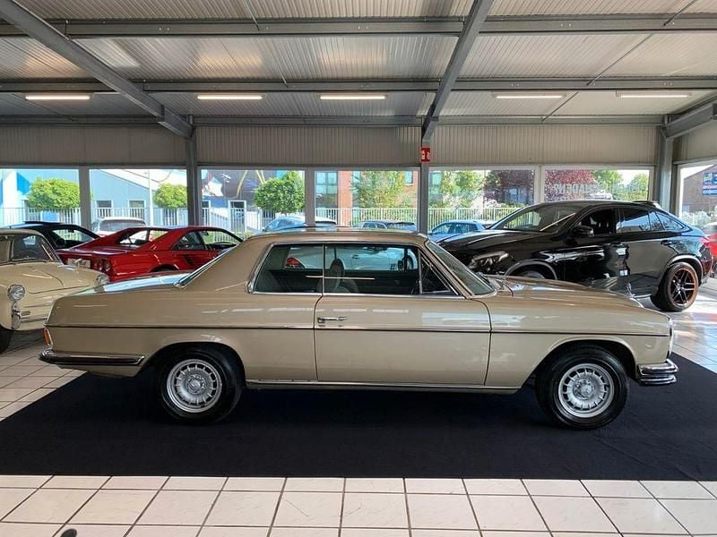 Gebraucht Mercedes W114 150 PS (110 kW) 1972 Beige Coupé