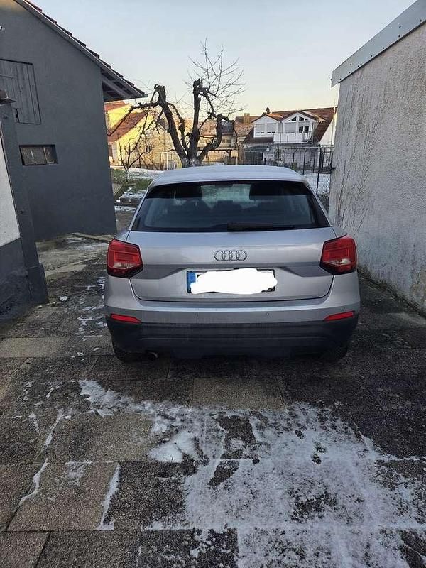 Gebraucht Audi Q2 Basis 116 PS (85 kW) 2018 Grau SUV