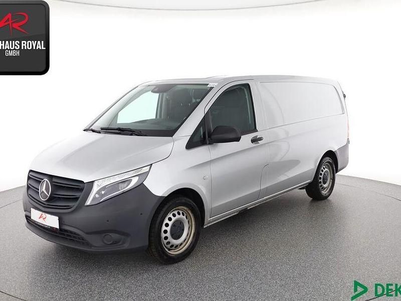 Brillantsilber Gebraucht 2021 Mercedes Vito Van / Kleinbus | 22.880 € (Superpreis) - Bild 1/4