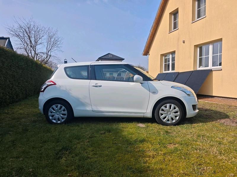 Gebraucht Suzuki Swift 94 PS (69 kW) 2014 Weiß Kleinwagen