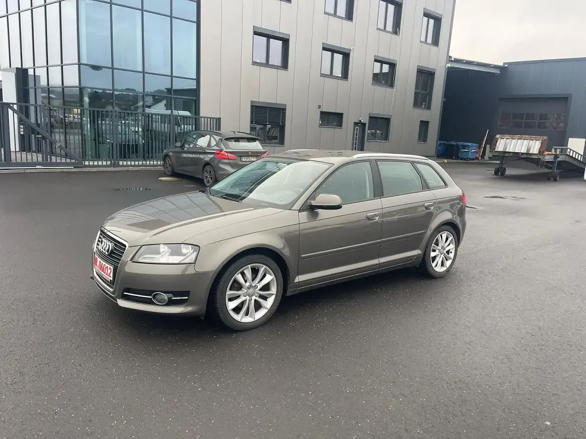 Gebraucht Audi A3 105 PS (77 kW) 2011 Braun Kleinwagen