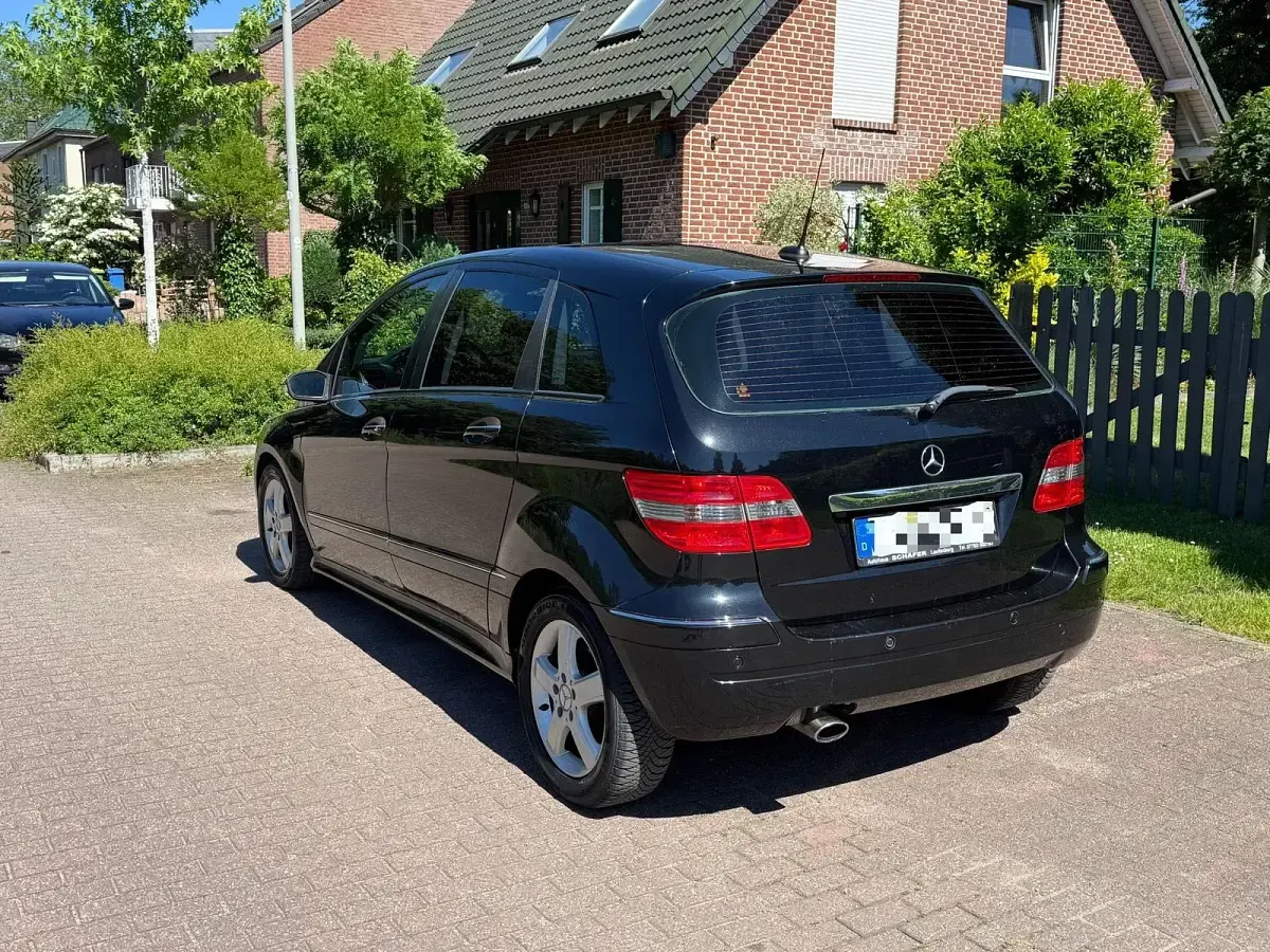 Gebraucht Mercedes B200 140 PS (102 kW) 2006 Schwarz Van / Kleinbus