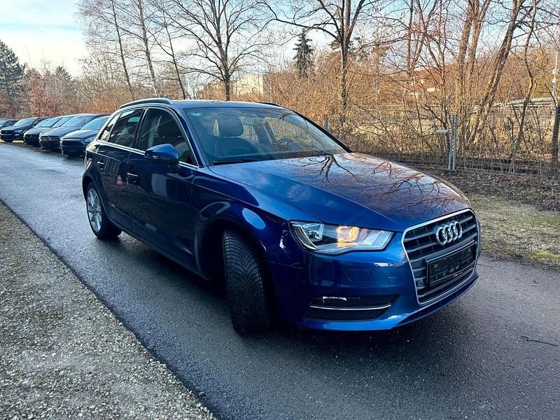 Gebraucht Audi A3 Ambiente 122 PS (89 kW) 2013 Blau Limousine