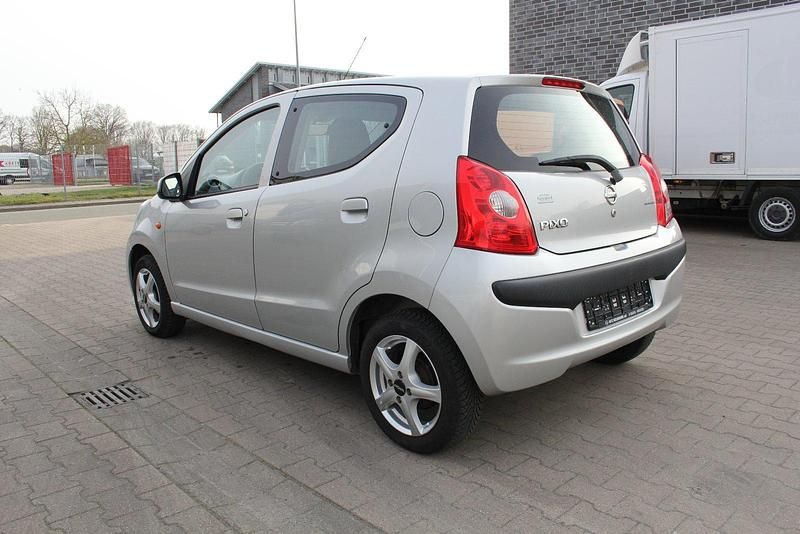 Gebraucht Nissan Pixo 68 PS (50 kW) 2011 Silber Kleinwagen