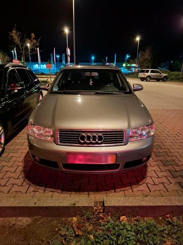 Grau Gebraucht 2003 Audi A4 Kombi | 750 € (Superpreis) - Bild 1/4