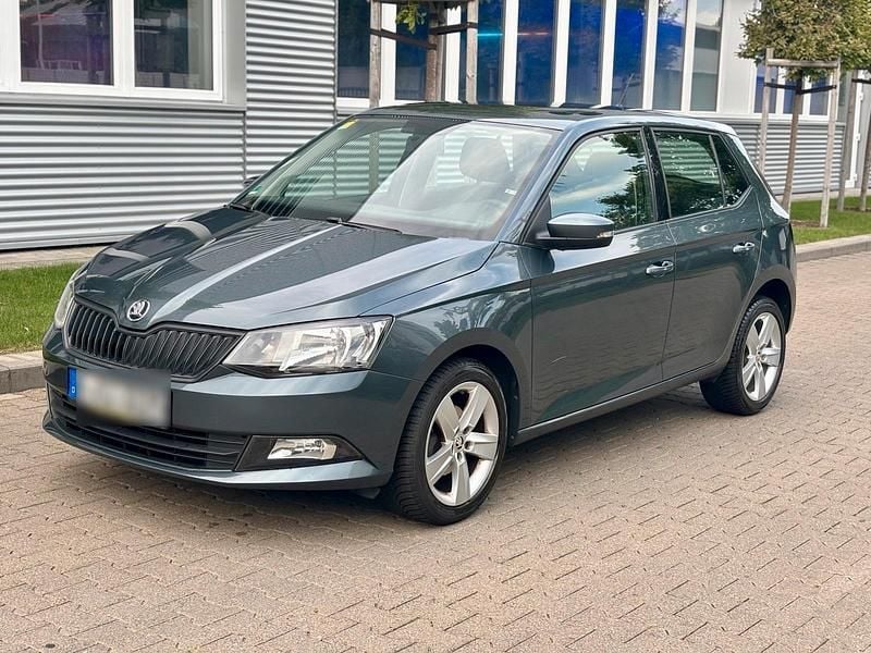 Grau Gebraucht 2018 Skoda Fabia Limousine | 7.800 € (Guter Preis) - Bild 1/4