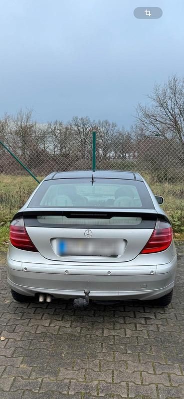 Gebraucht Mercedes C220 143 PS (105 kW) 2002 Silber Coupé