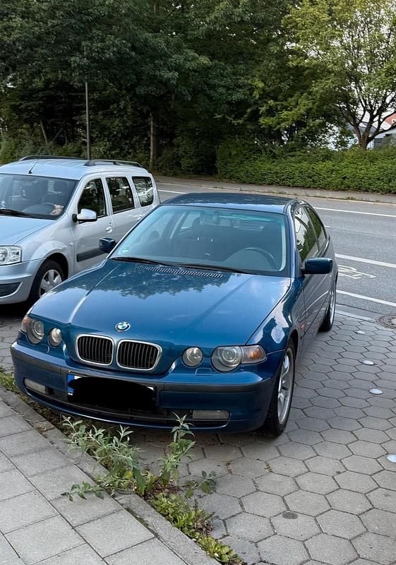 Gebraucht BMW 320 150 PS (110 kW) 2001 Blau Kleinwagen