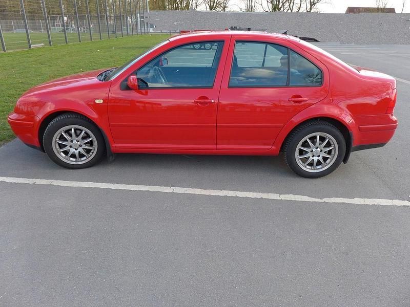 Gebraucht VW Bora Basis 101 PS (74 kW) 1999 Rot Limousine