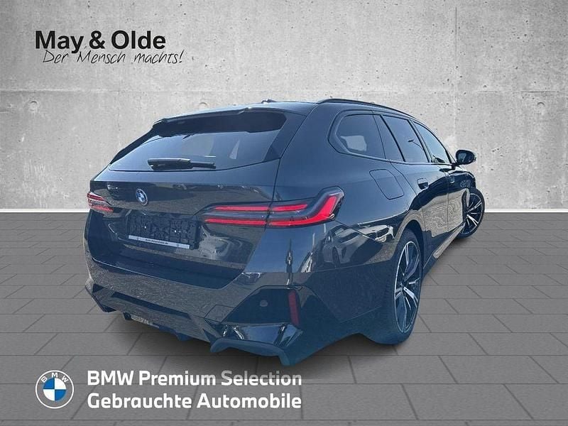 Gebraucht BMW 530e Performance 299 PS (219 kW) 2024 Grau Kombi