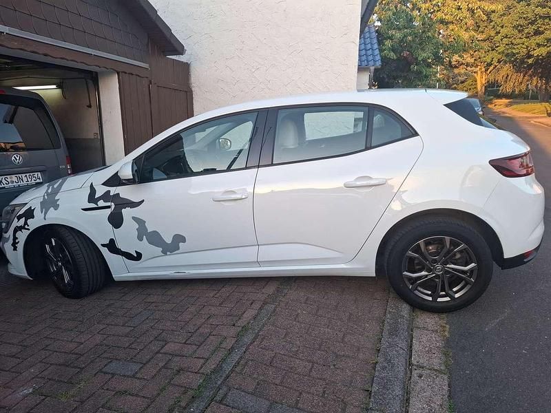 Weiß Gebraucht 2017 Renault Mégane IV Limousine | 7.950 € (Fairer Preis) - Bild 1/2