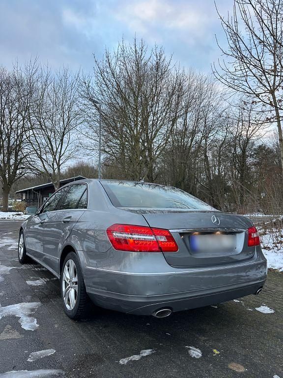 Gebraucht Mercedes E350 Avantgarde 265 PS (194 kW) 2010 Silber Limousine