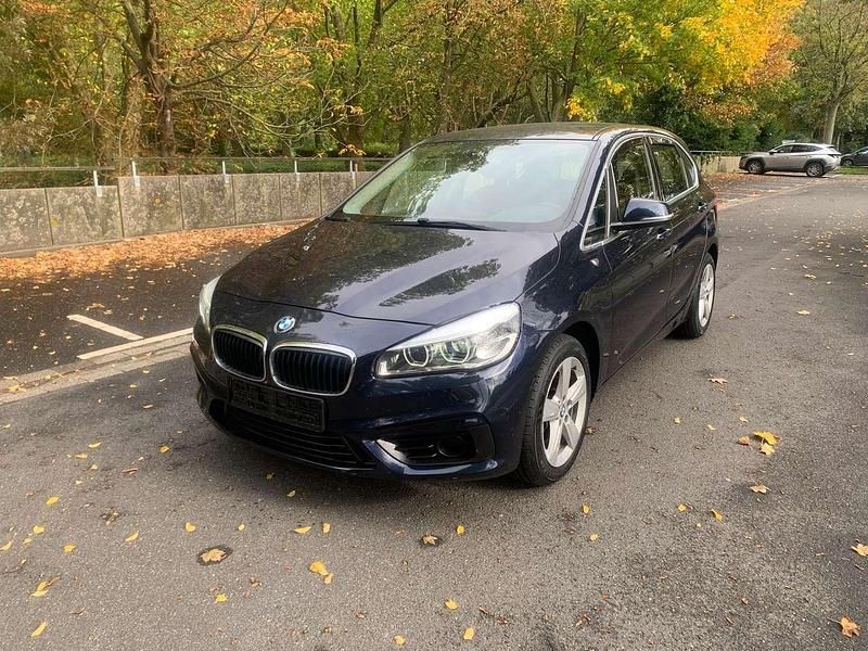 Blau Gebraucht 2016 BMW 218 Active Tourer Sport Line Van / Kleinbus | 7.700 € (Superpreis) - Bild 1/4