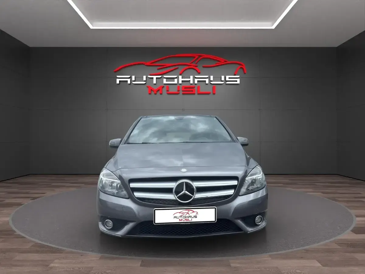 Gebraucht Mercedes B180 122 PS (89 kW) 2013 Mountaingrau  met. Van / Kleinbus